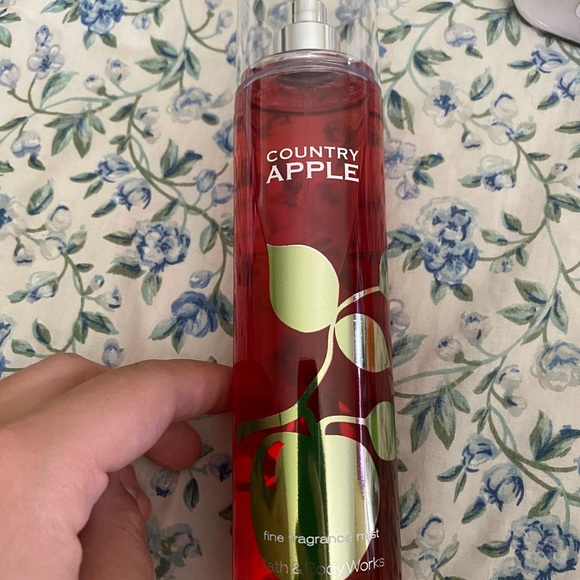 Bath and body works body spray - Picture 2 of 2